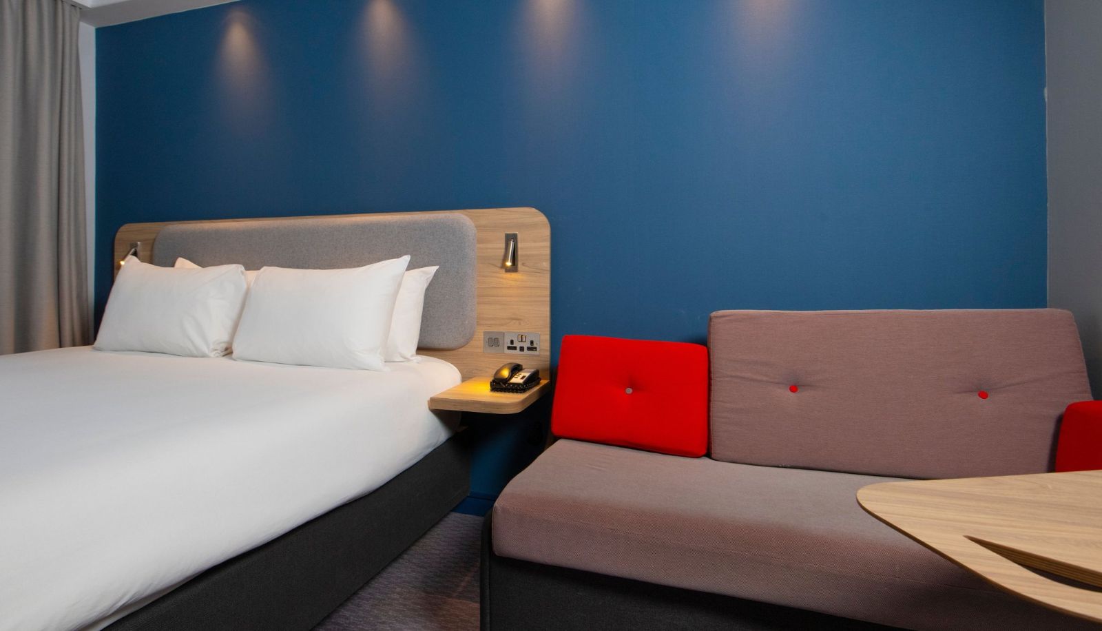 Camera - Holiday Inn Express BURTON UPON TRENT by IHG