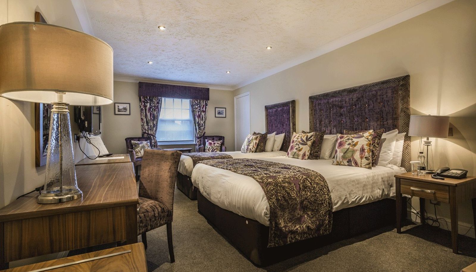 Zimmer - Admiral Rodney Hotel