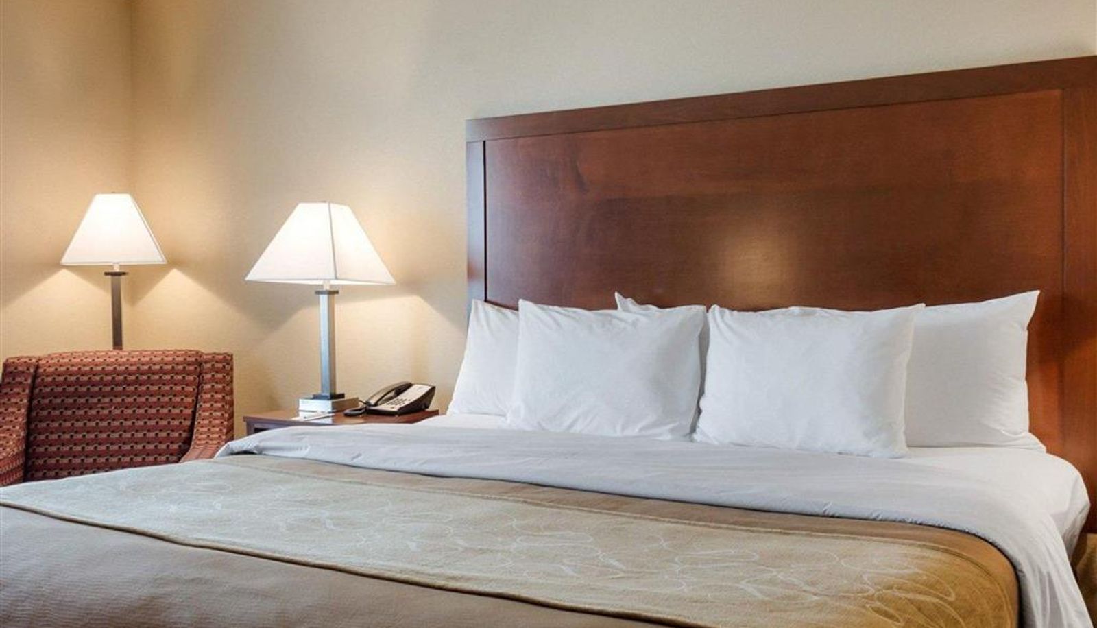 Room - Comfort Inn & Suites Watford City