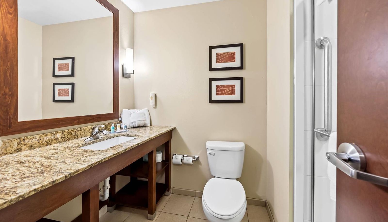 Camera - Comfort Inn & Suites West - Medical Center