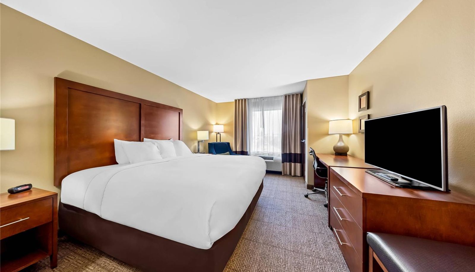 Zimmer - Comfort Inn & Suites West - Medical Center