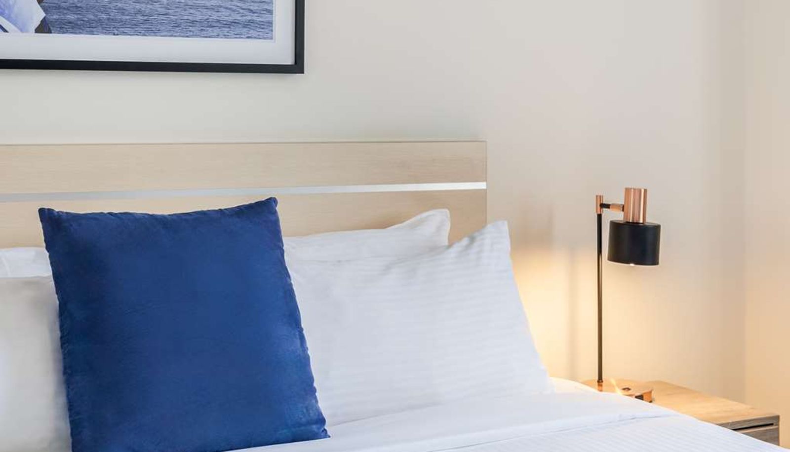 Room - Oaks Sydney Castlereagh Suites