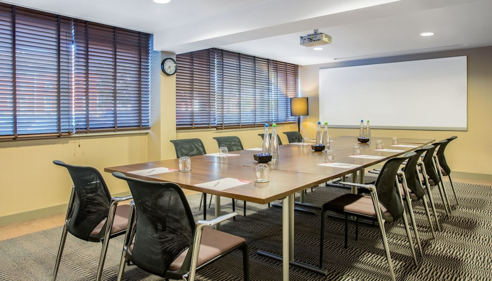 Meeting room - Crowne Plaza MANCHESTER AIRPORT by IHG