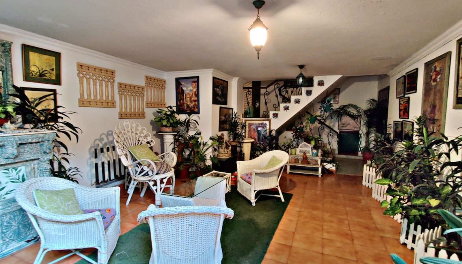 Info - On The House - Bed and Breakfast