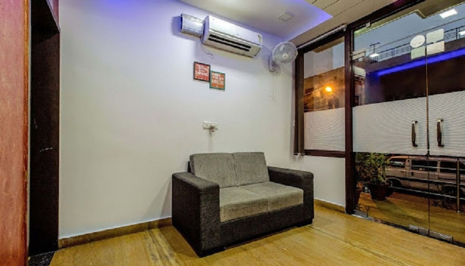 Hall - Hotel Holiday Home