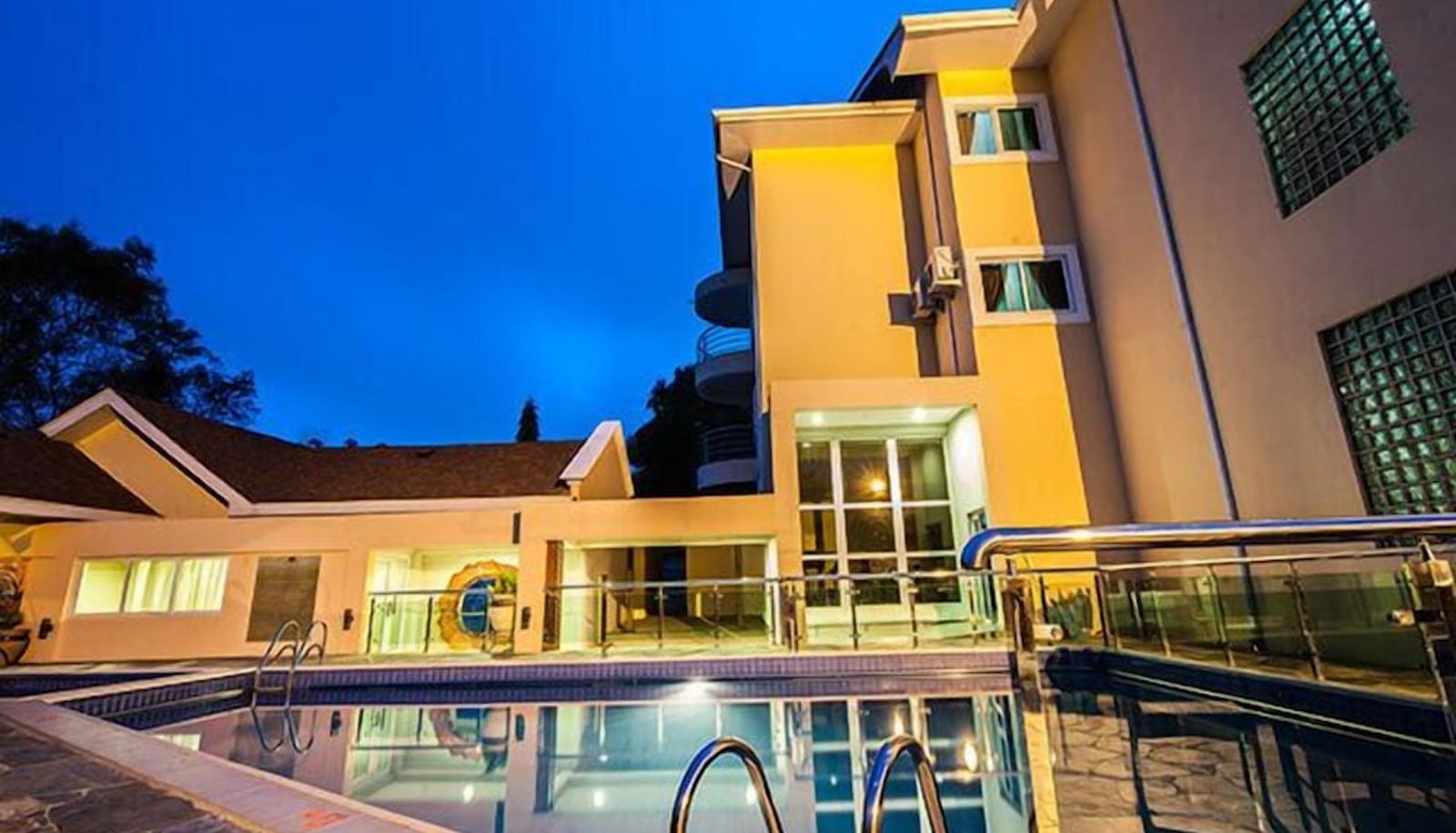Pool - Golden Bean Hotel