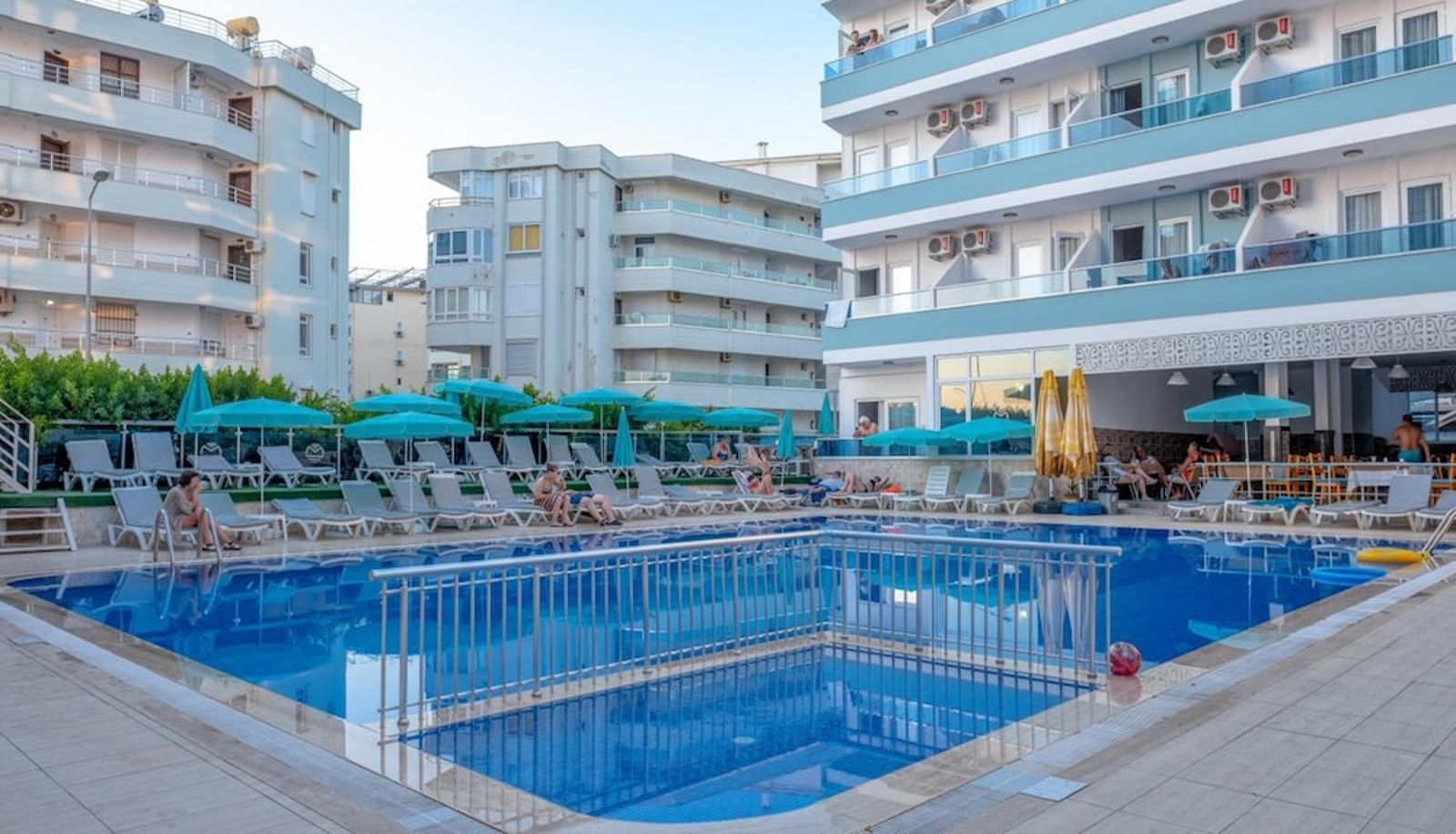 Piscina - Mesut Hotel