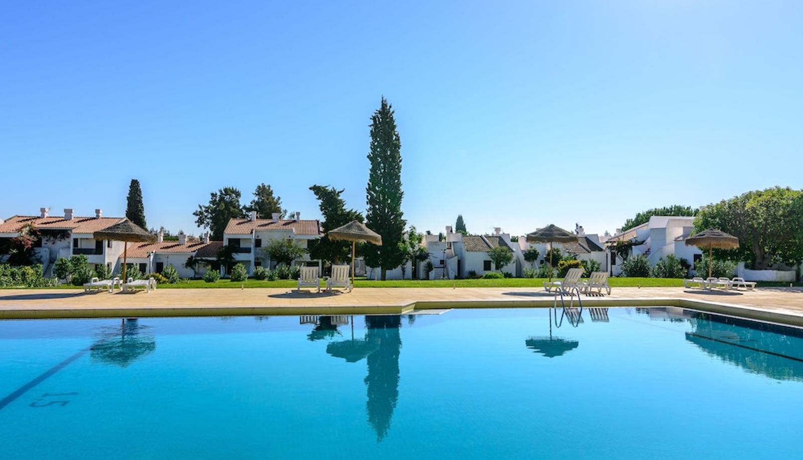 Piscina - Pedras da Rainha Aldeamento