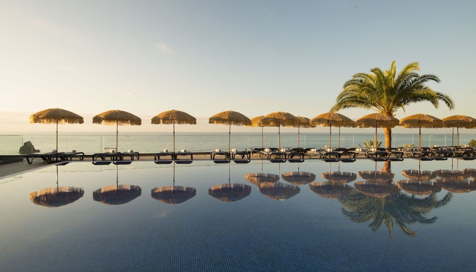 Piscina - Hotel Baía Azul