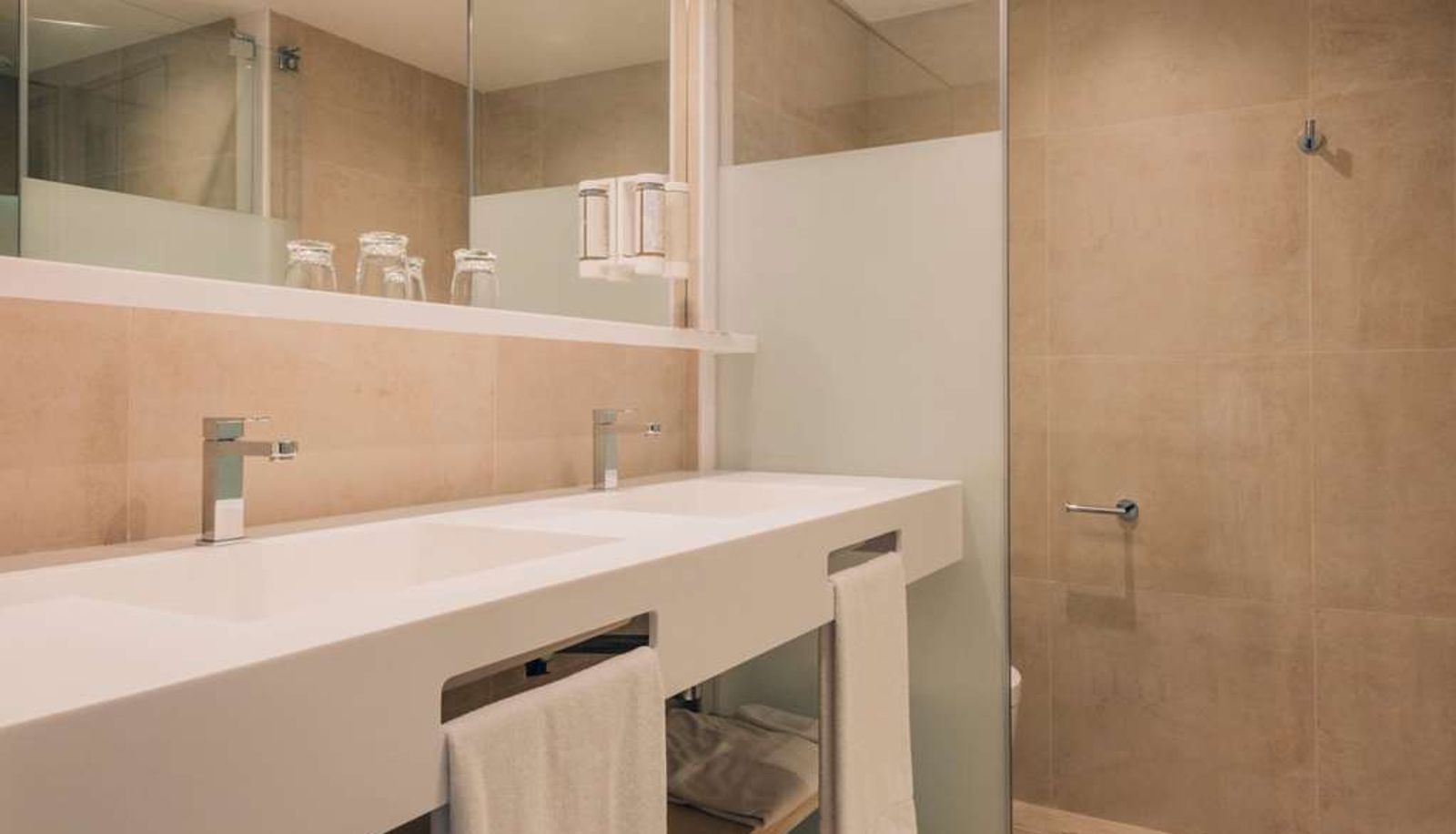 Kamer - Iberostar Waves ROYAL ANDALUS