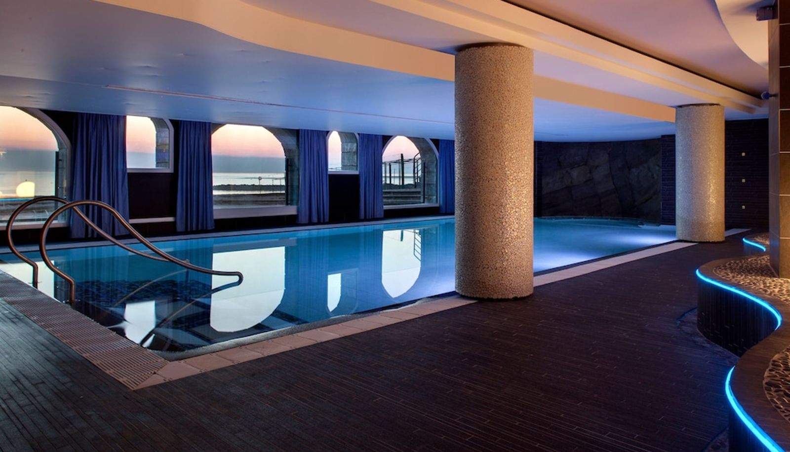 Piscine - Grand Hôtel Spa & Thalasso à Saint-Jean-de-Luz