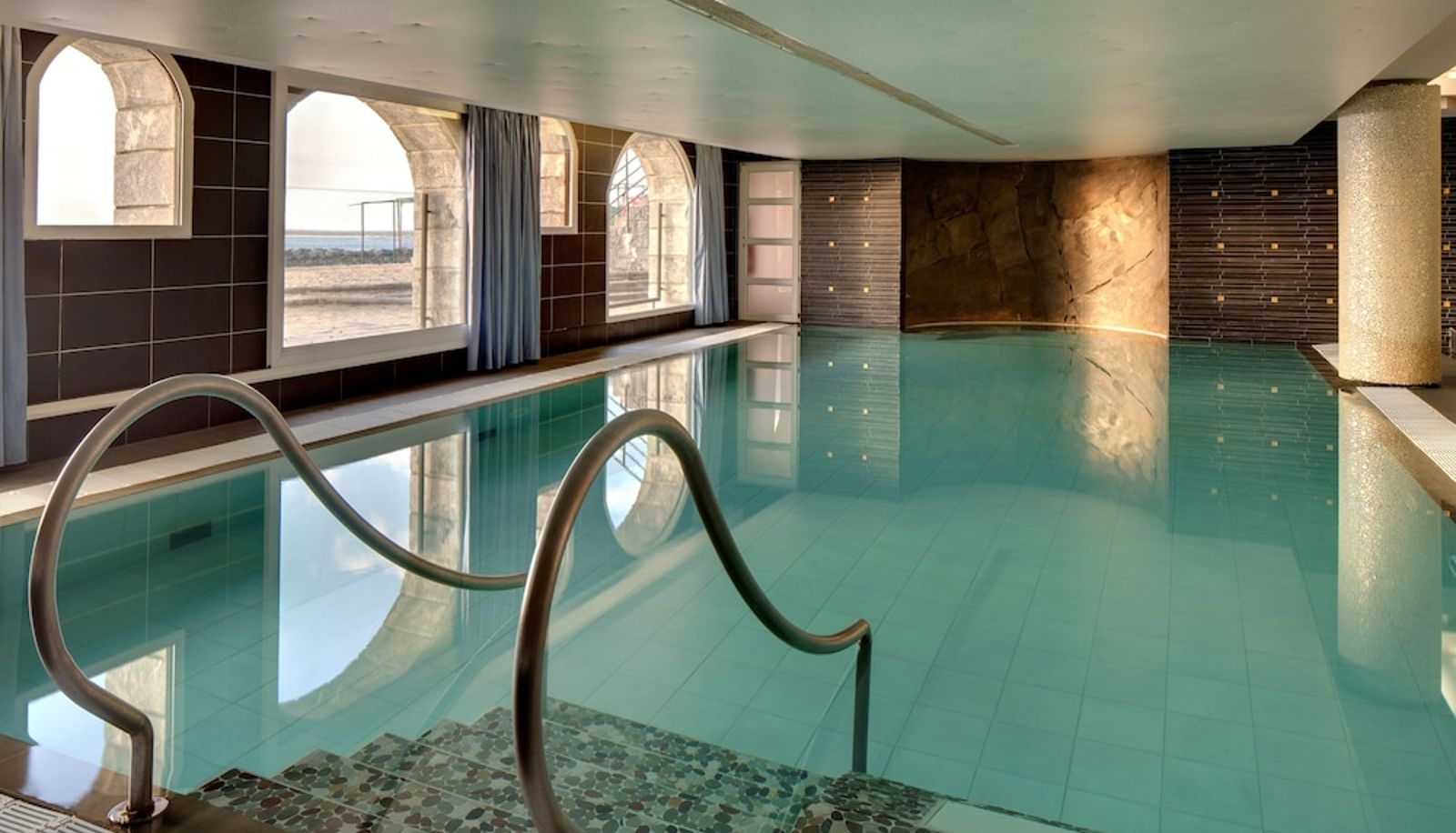 Piscine - Grand Hôtel Spa & Thalasso à Saint-Jean-de-Luz