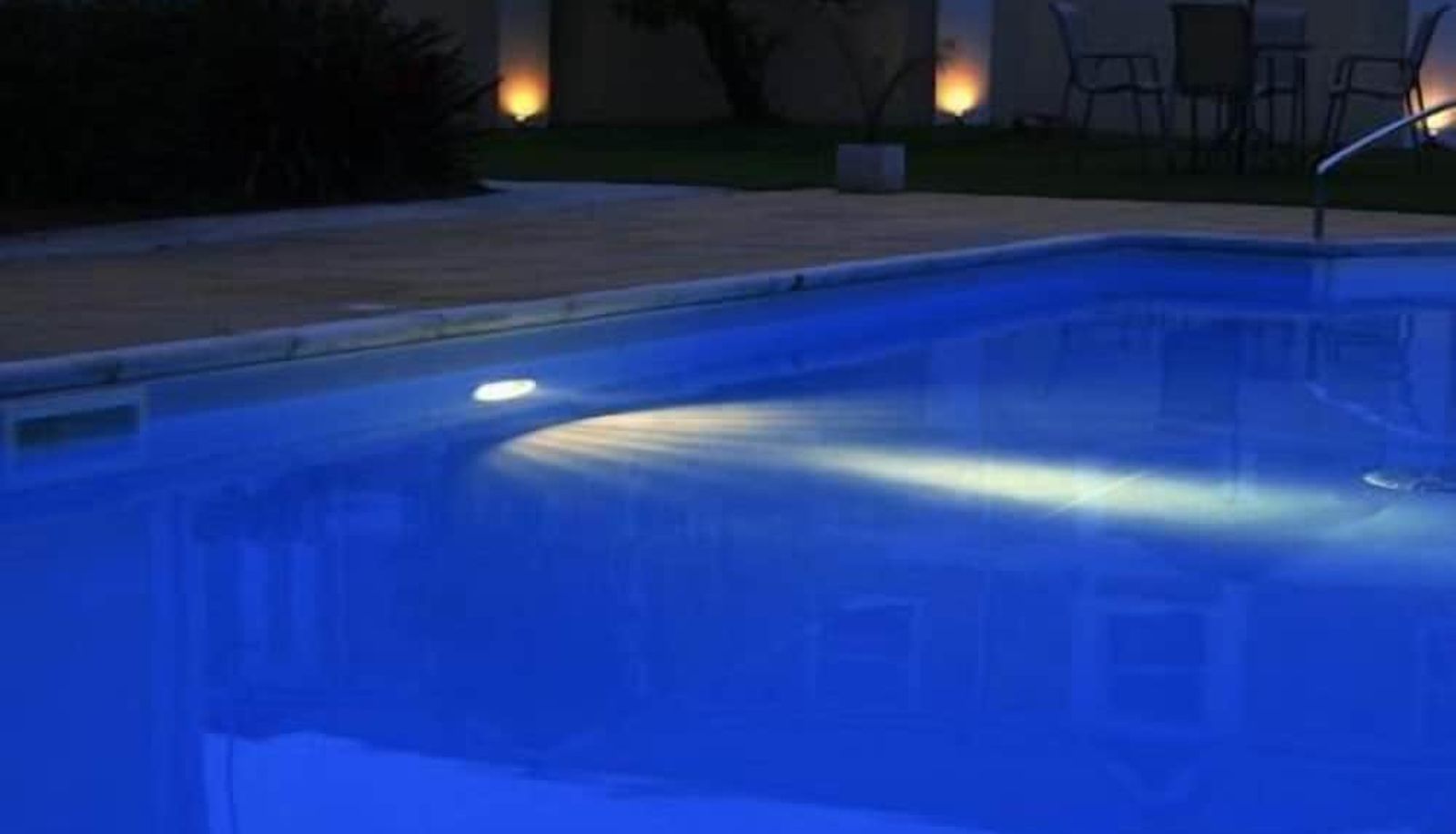 Piscina - Anchorage Hotel
