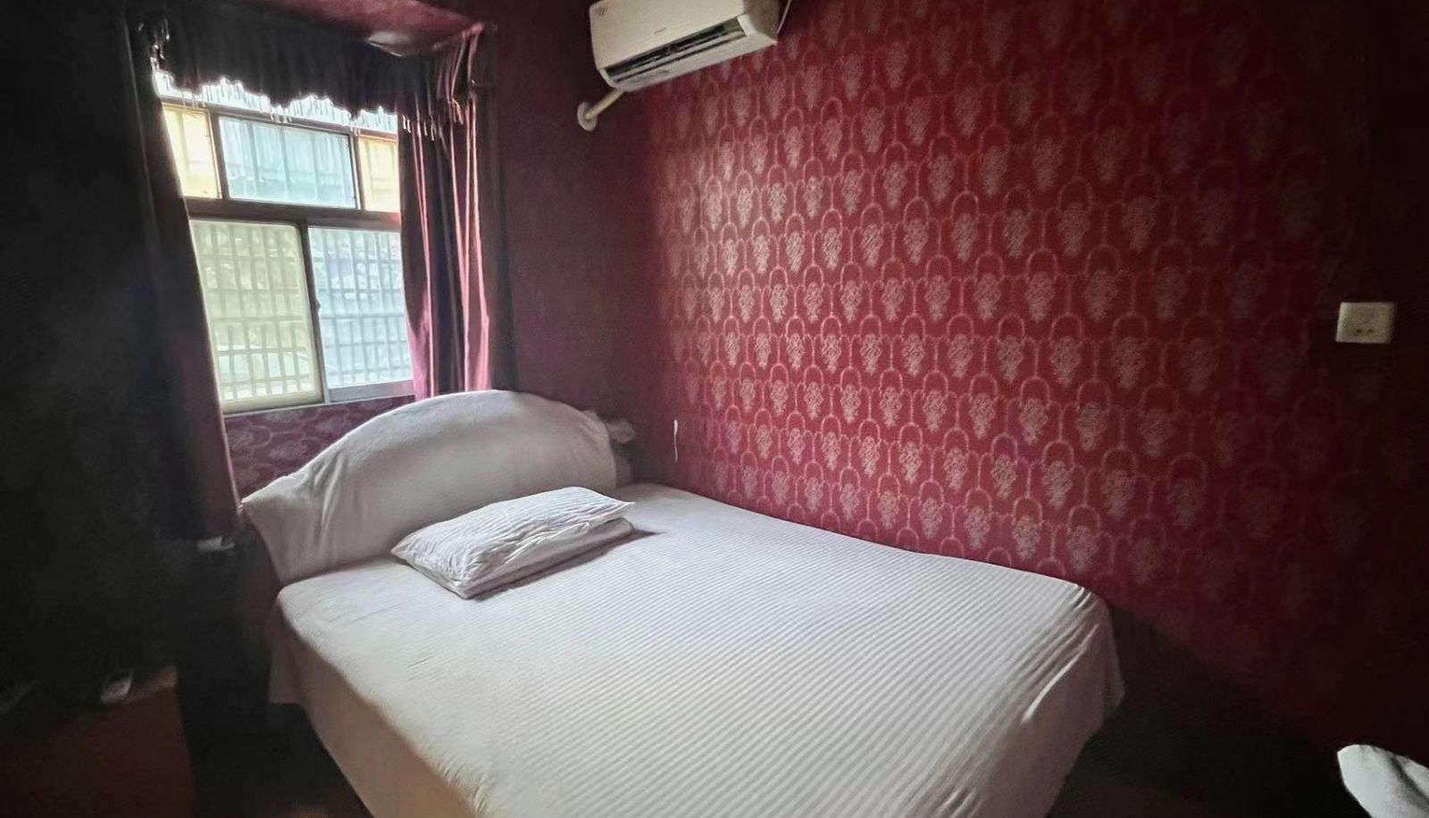 Chambre - Golden Hotel (Passenger Station Store)