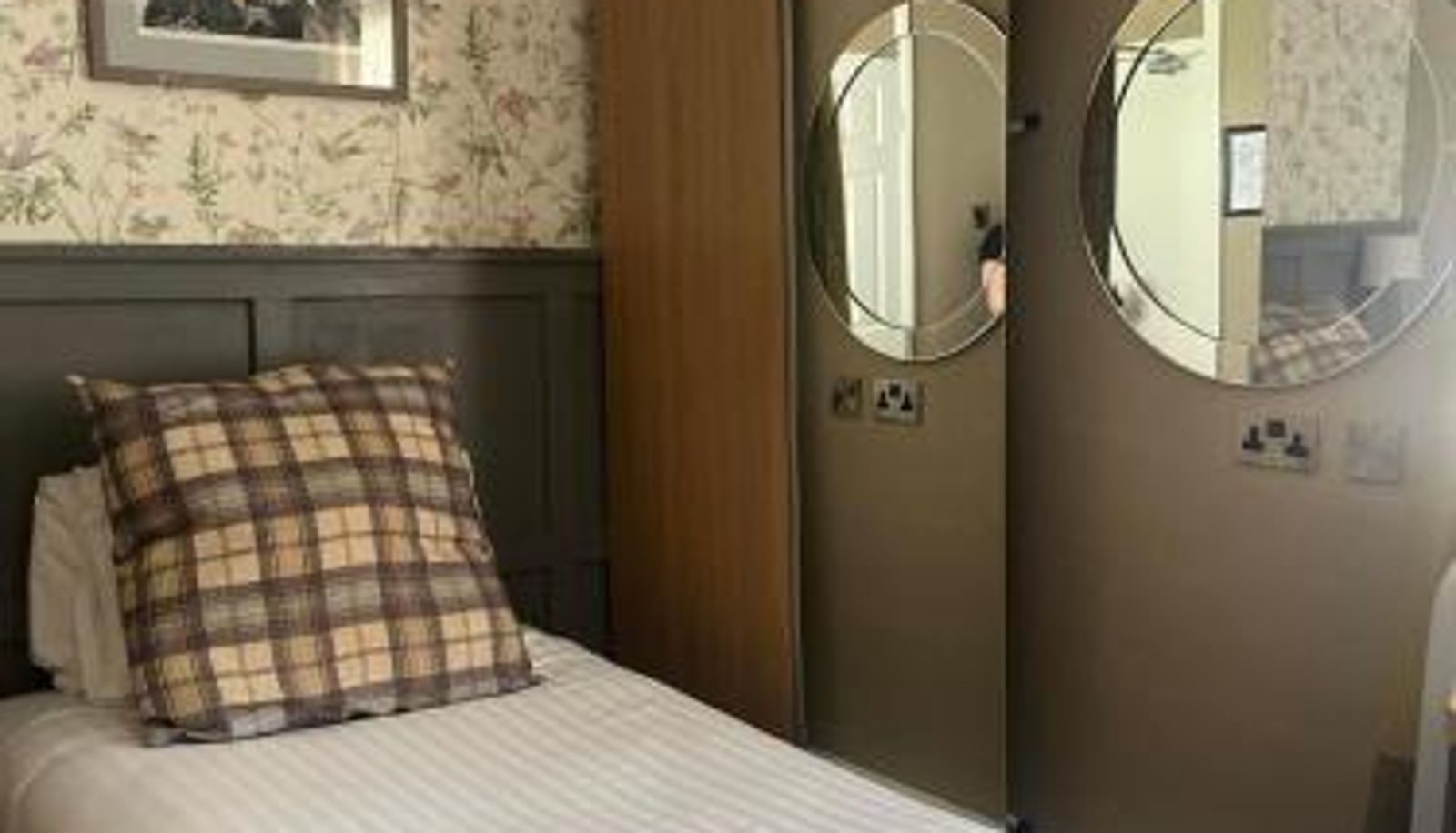 Camera - Royal Victoria Hotel Snowdonia