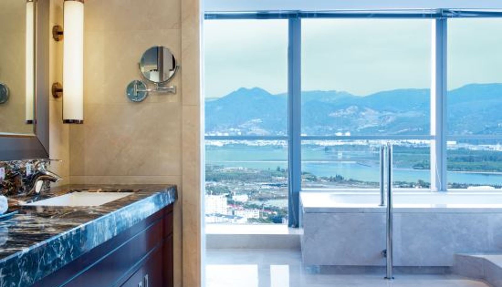 Room - Soluxe Hotel