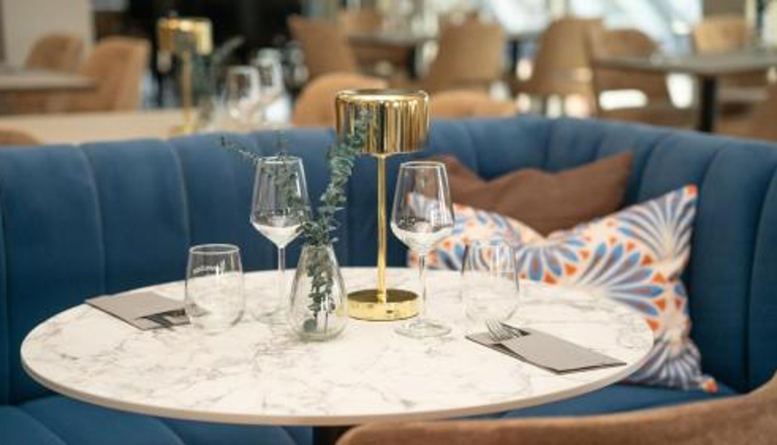 Frühstücksraum innerhalb des Restaurants - HotelVFjorden