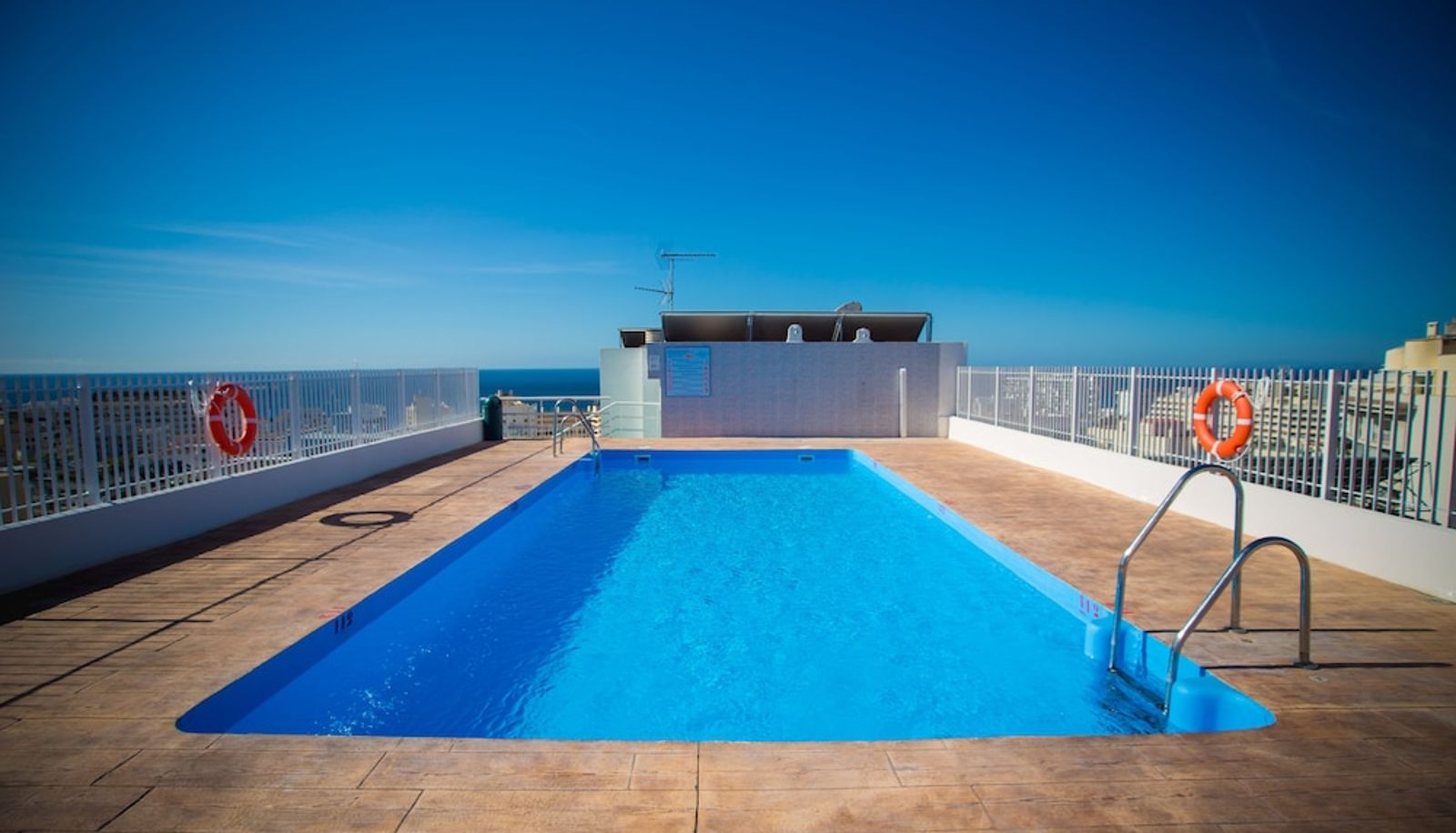 Piscina - Ona Marbella Inn