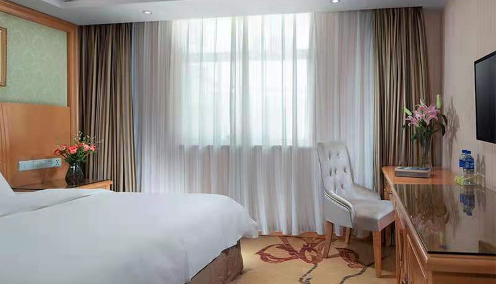 Camera - Vienna International Hotel  Yunnan Lijiang Yuxue Lijiang Jade Snow Avenue store(Domestic only)