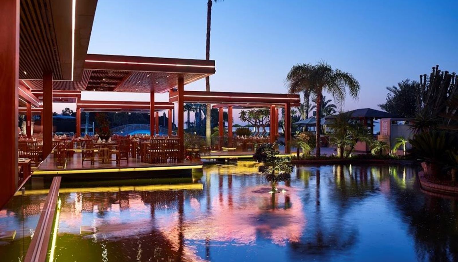 Restaurant - FOUR SEASONS HOTEL