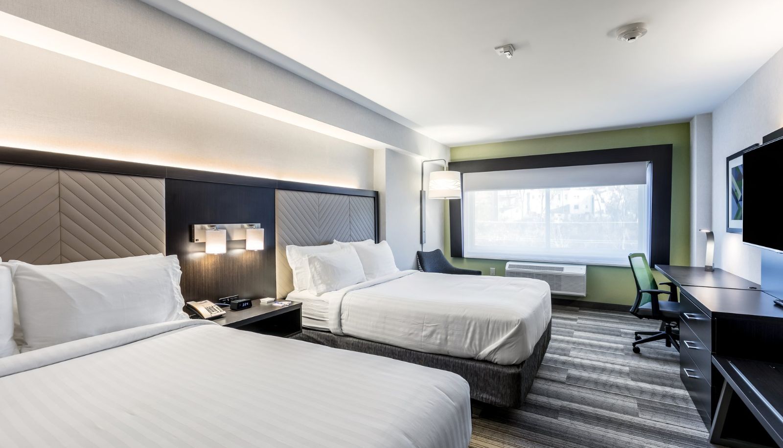 Room - Holiday Inn Express & Suites JERSEY CITY NORTH - HOBOKEN by IHG
