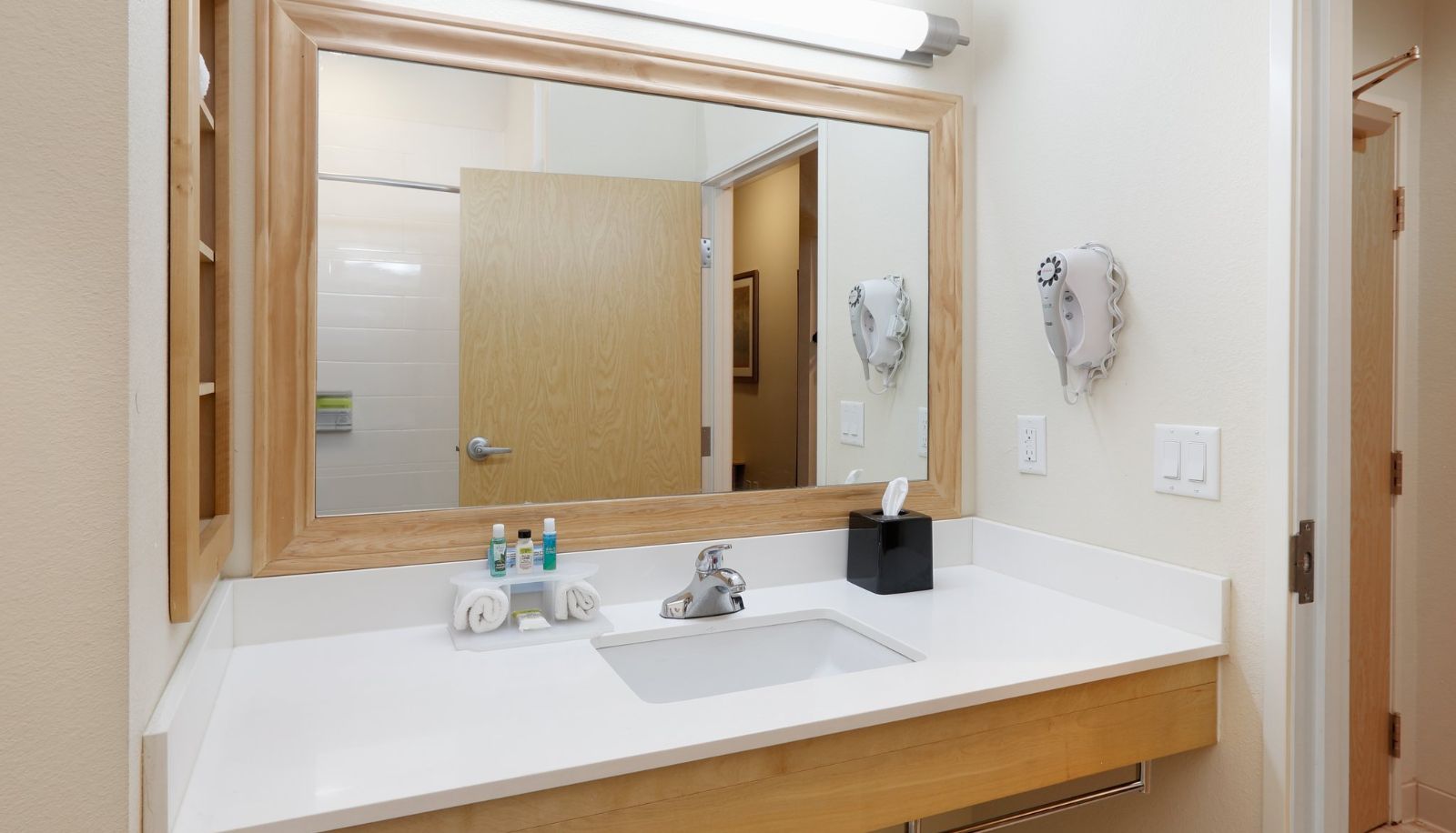 Room - Holiday Inn Express & Suites SAN ANTONIO - BROOKS CITY BASE by IHG