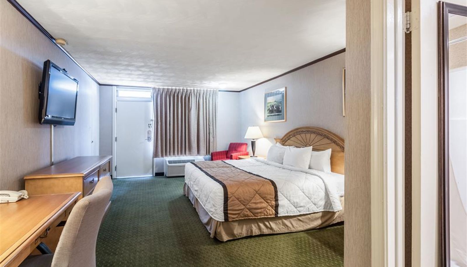Zimmer - Rodeway Inn & Suites Charles Town