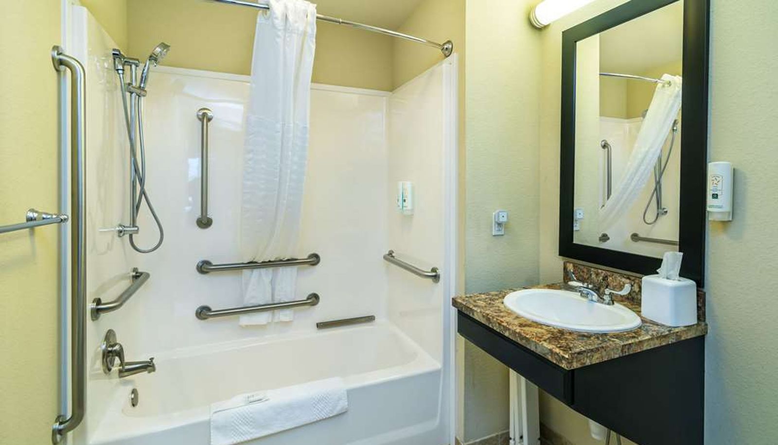 Room - Quality Inn & Suites