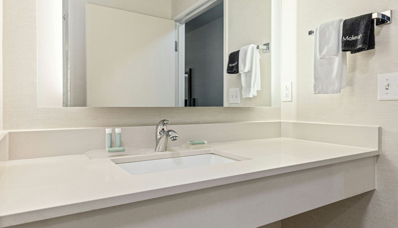 Room - Fairfield Inn and Suites by Marriott Nashville MetroCenter