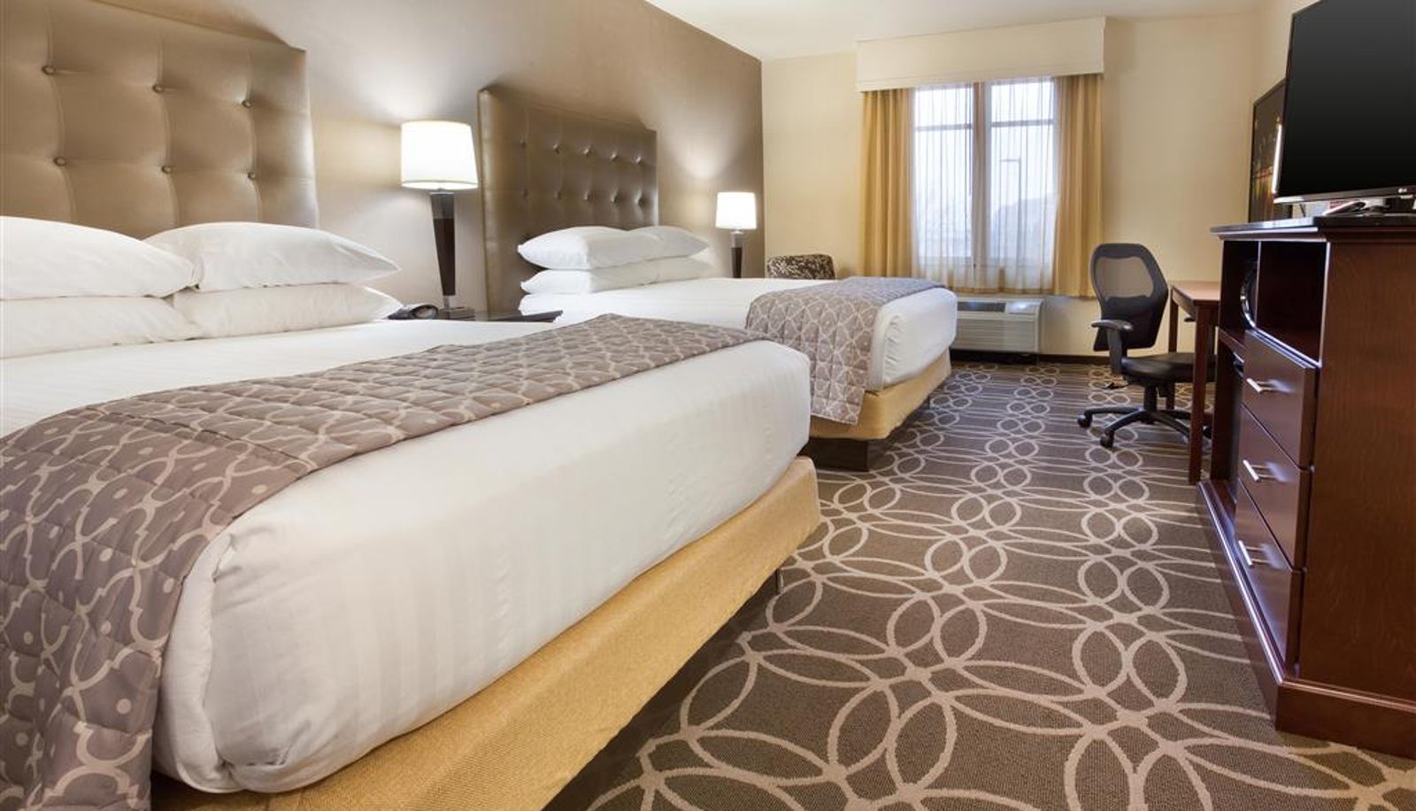 Room - Drury Inn and Suites Louisville North