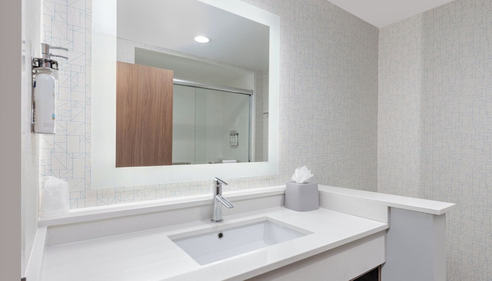 Apartment - Holiday Inn Express & Suites MOORE by IHG