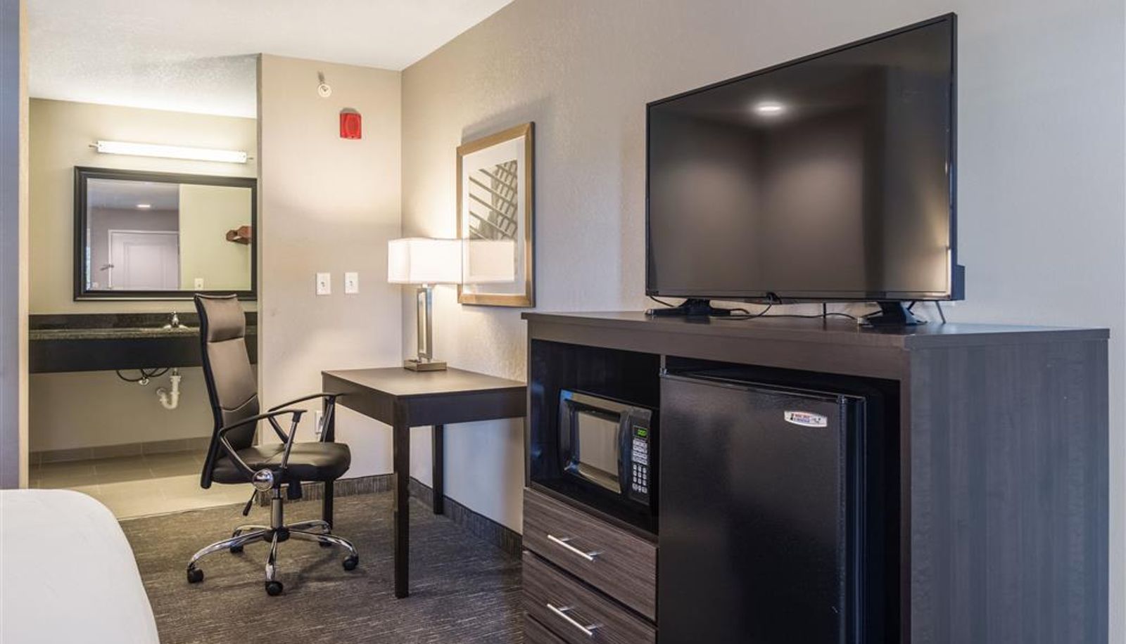 Zimmer - Econo Lodge Inn & Suites North Little Rock near Riverfront