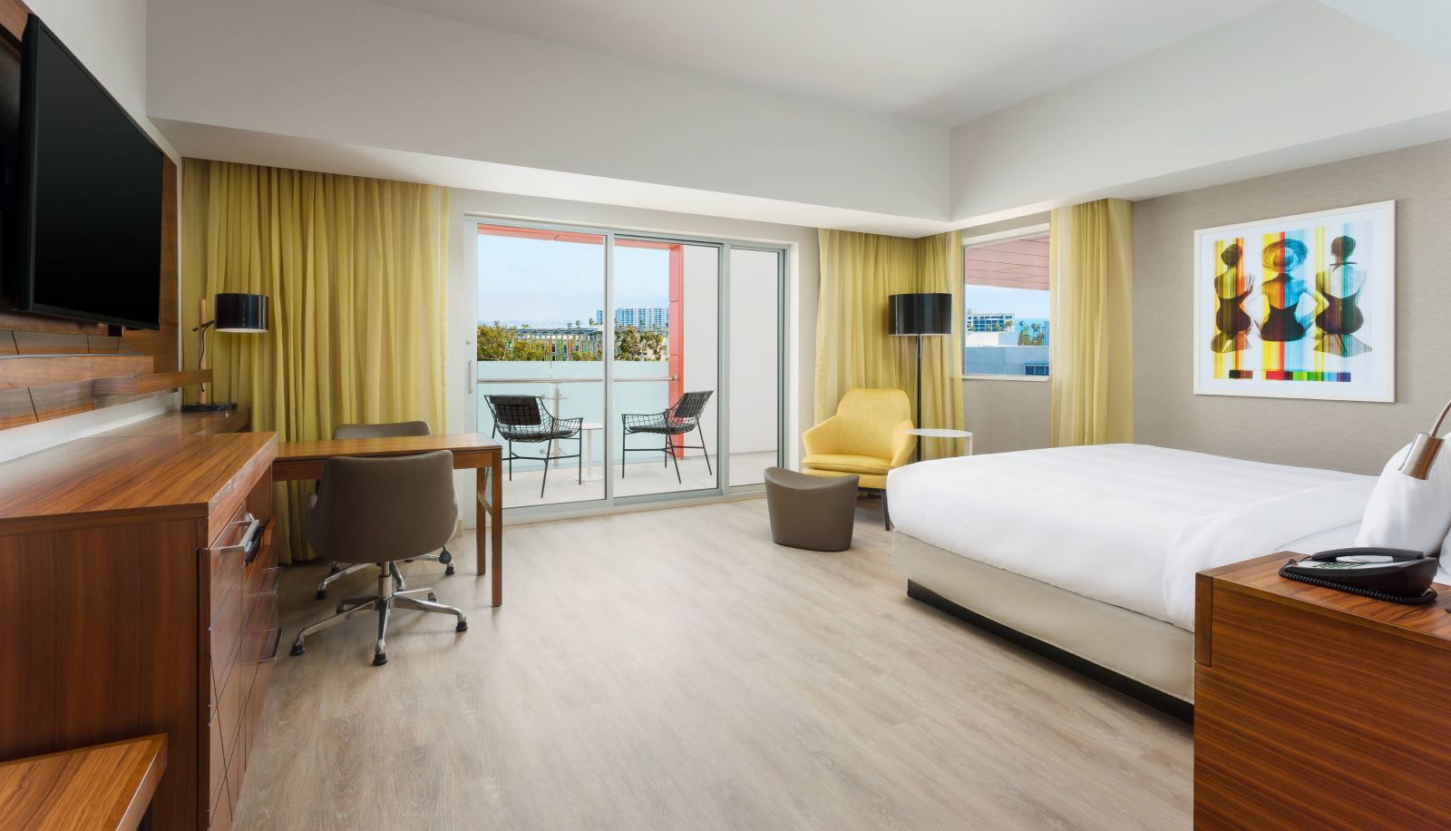 Camera - Courtyard by Marriott Santa Monica