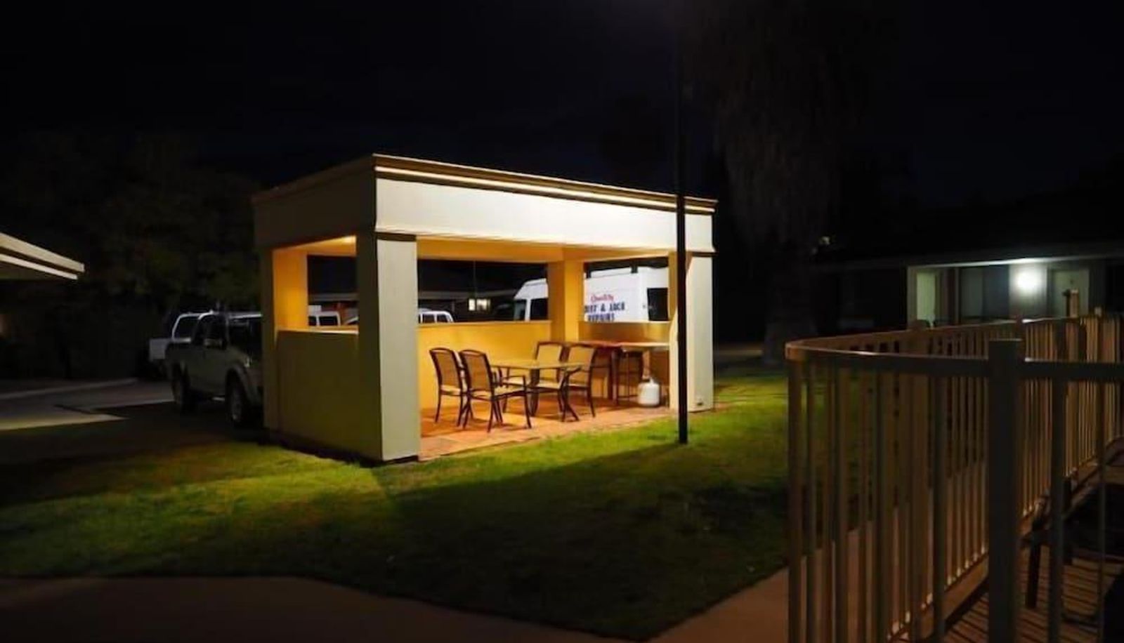 Hotel outdoor area - Jacaranda Motel & Holiday Units