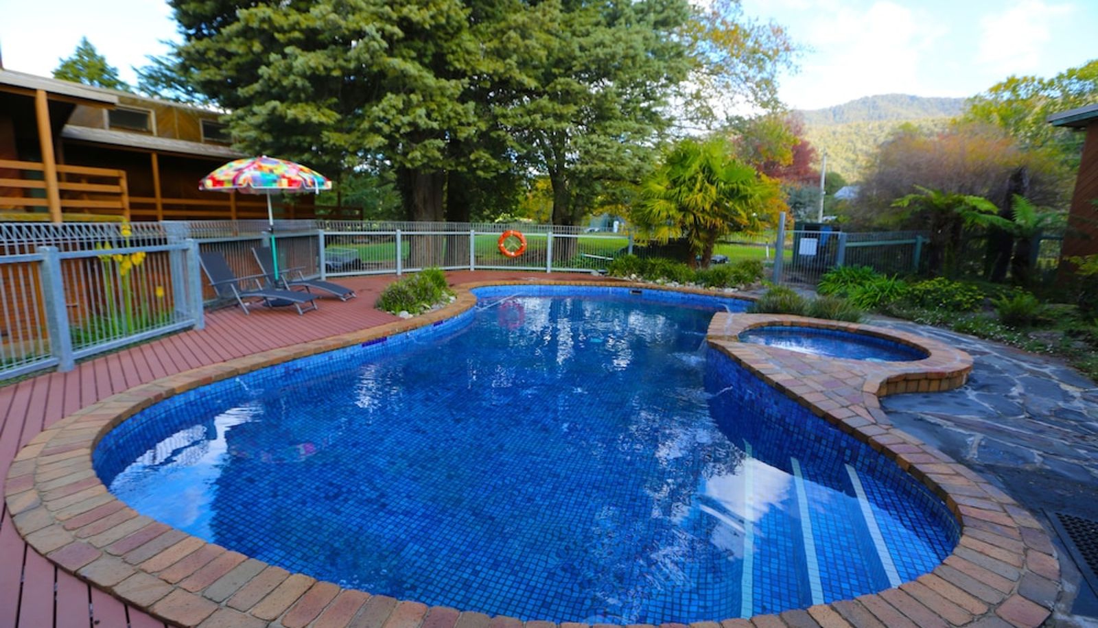 Basen - Mountain Creek Motel