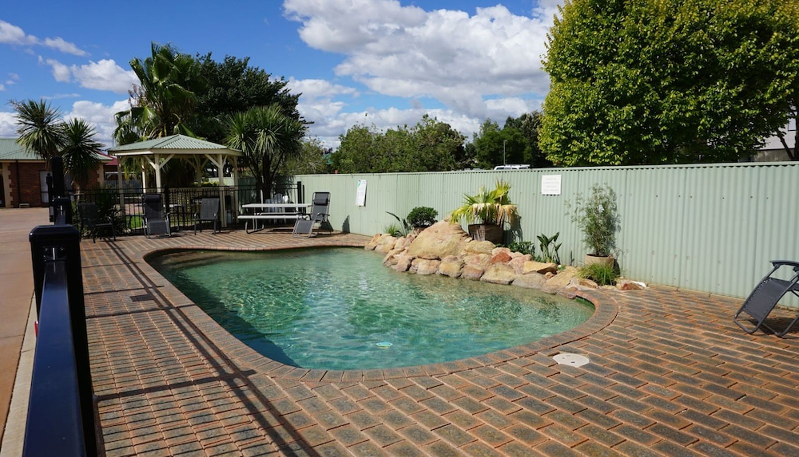 Pool - Lincoln Cottage Motor Inn