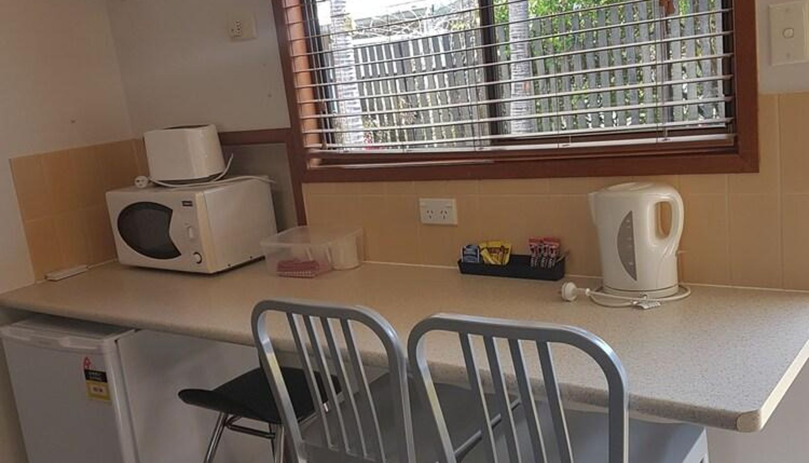 Standard room - Emerald Tower Motor Inn