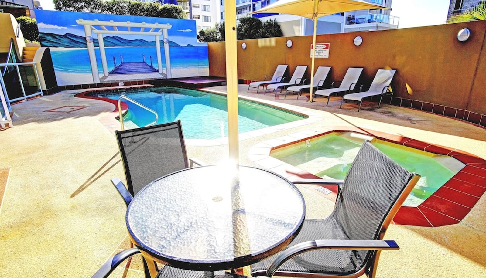 Piscina - Forster Sails Luxury Apartments