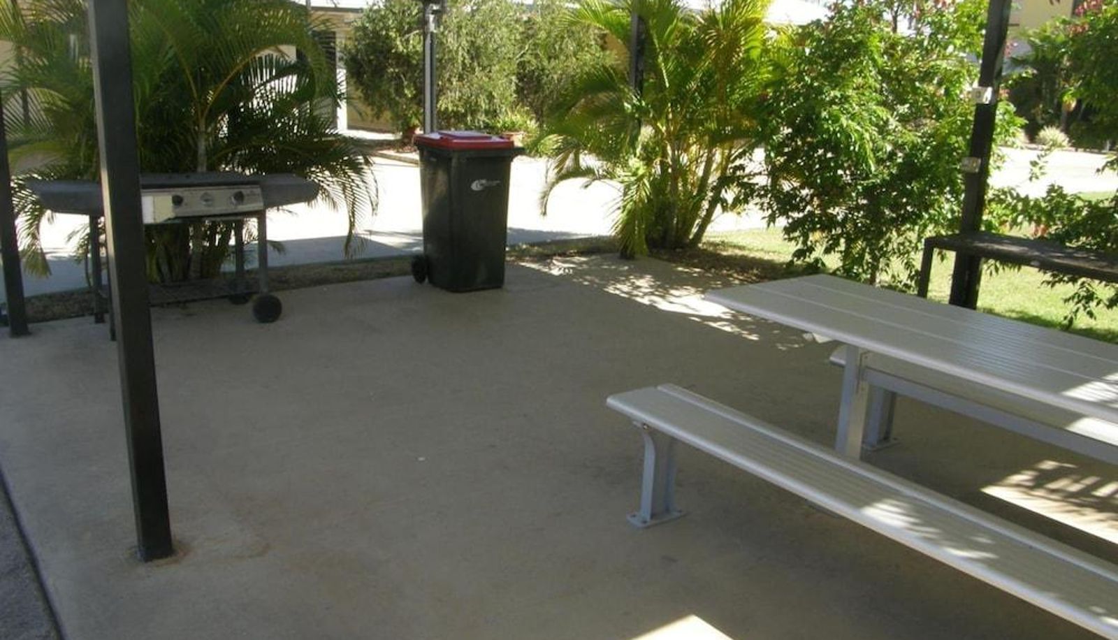 Surrounding - Emerald Western Gateway Motel
