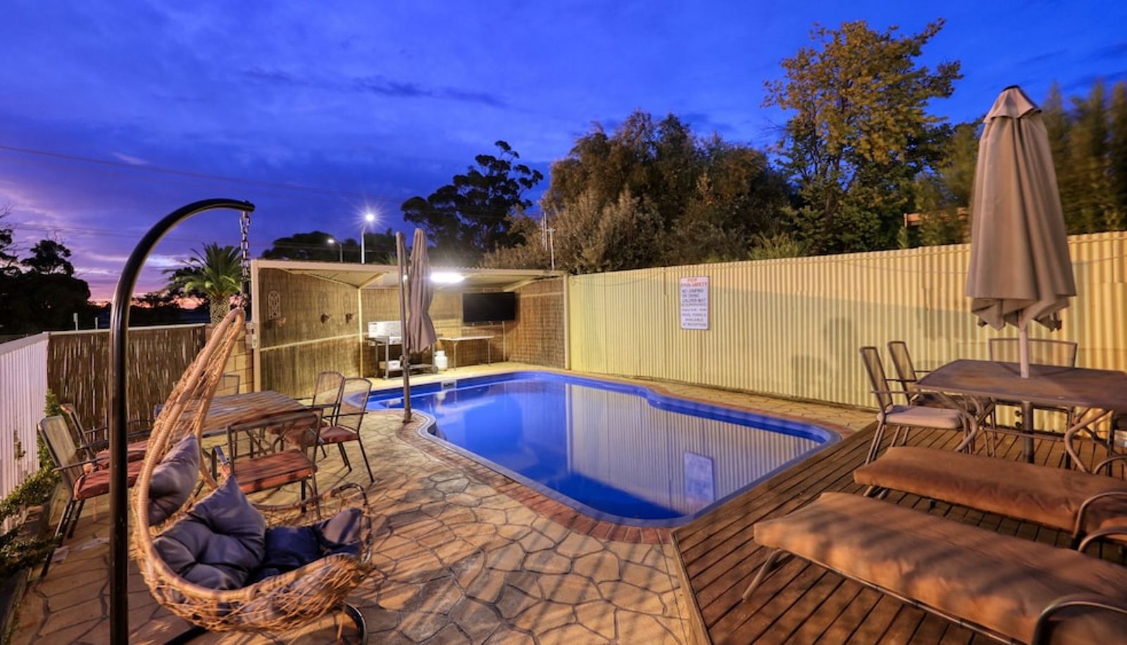 Pool - Sun Centre Motel