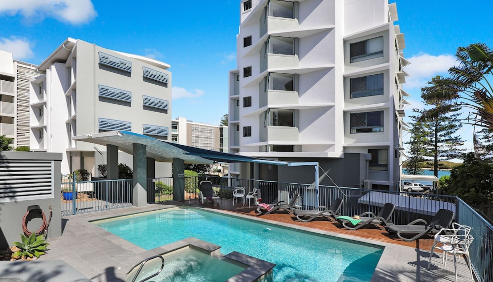 Piscina - Cerulean Apartments