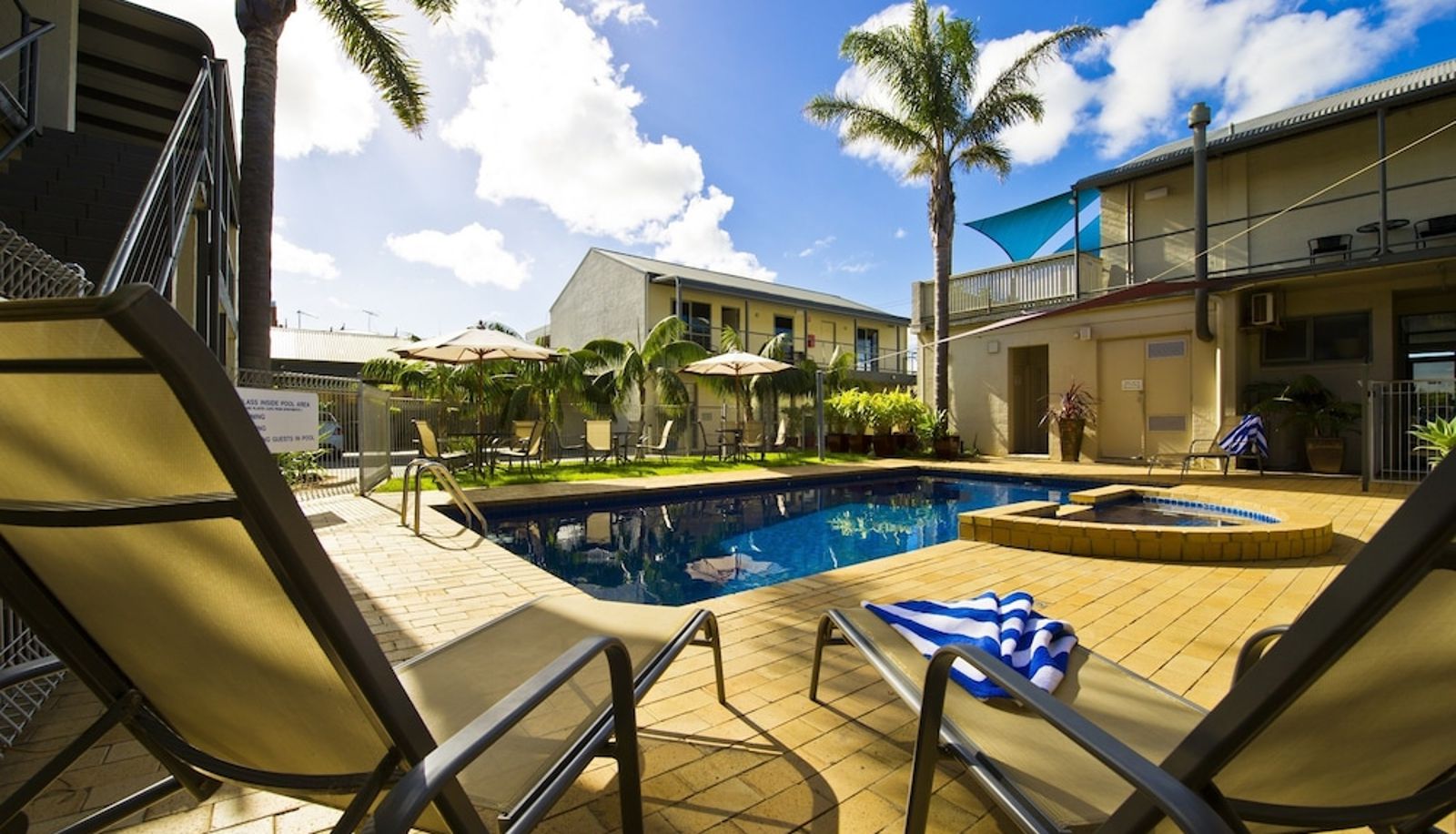Pool - Moonlight Bay Apartments