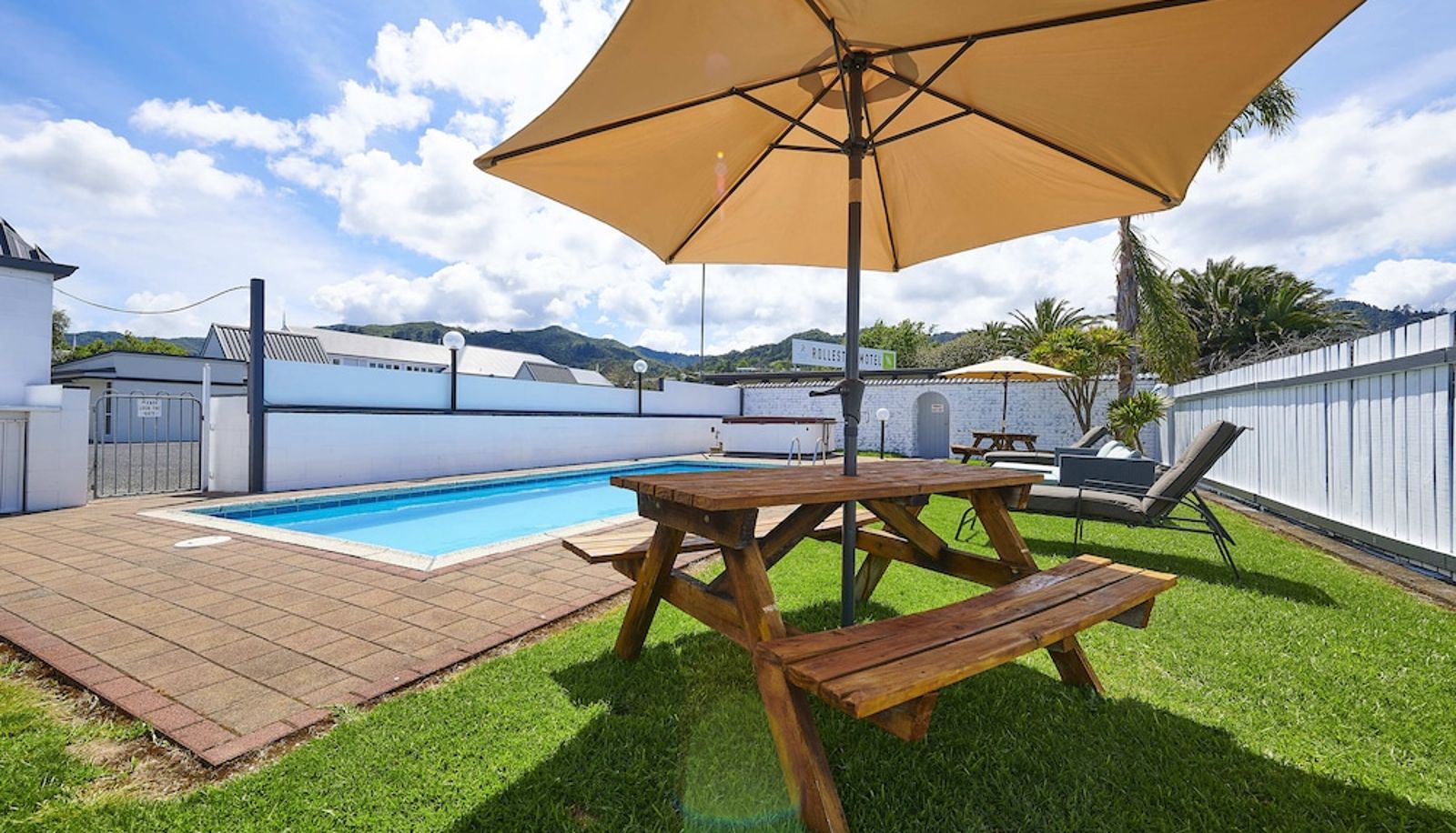 Pool - Rolleston Motel Thames – Wenzel Motels