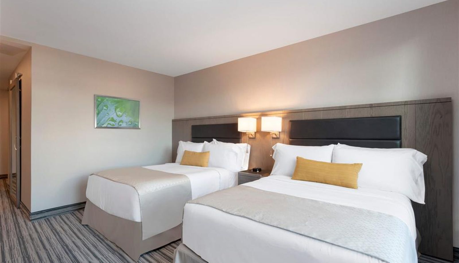 Room - Wyndham Garden LaGuardia South