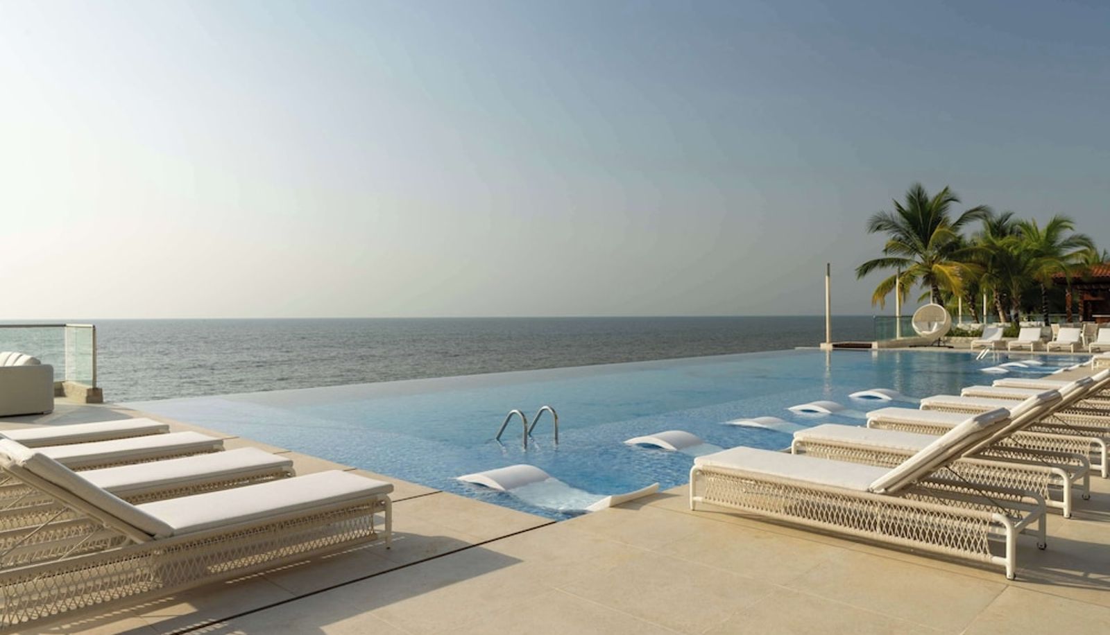 Piscine - Radisson Blu Hotel and Convention Center Conakry