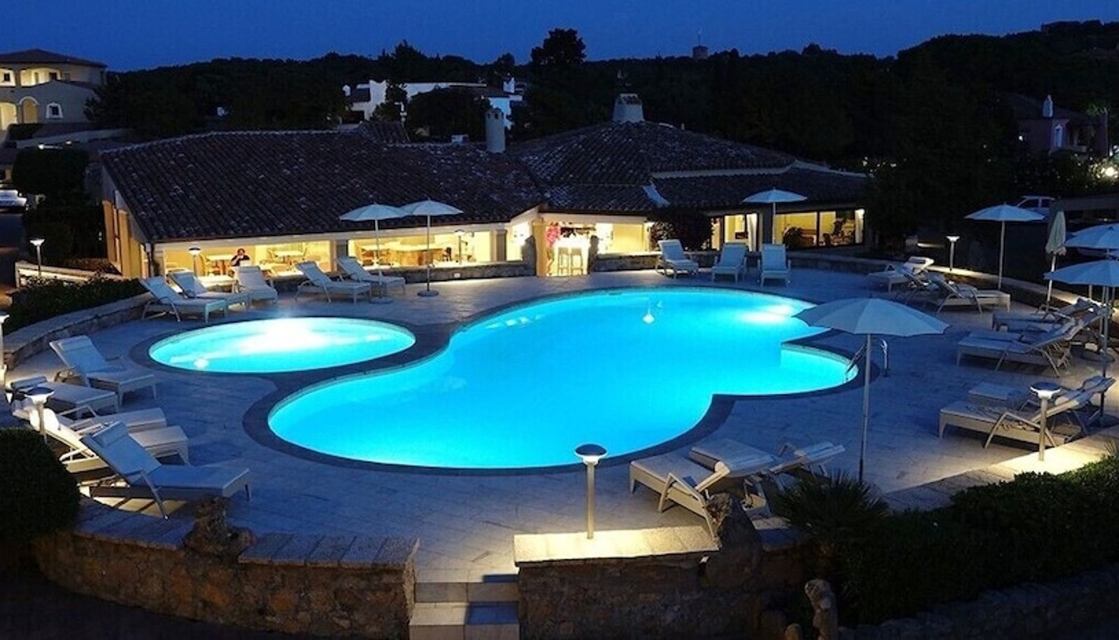 Zwembad - Hotel Nibaru