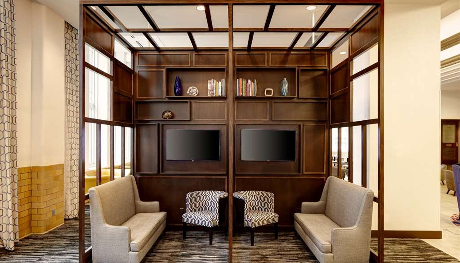 Hal - Hyatt Place St Paul