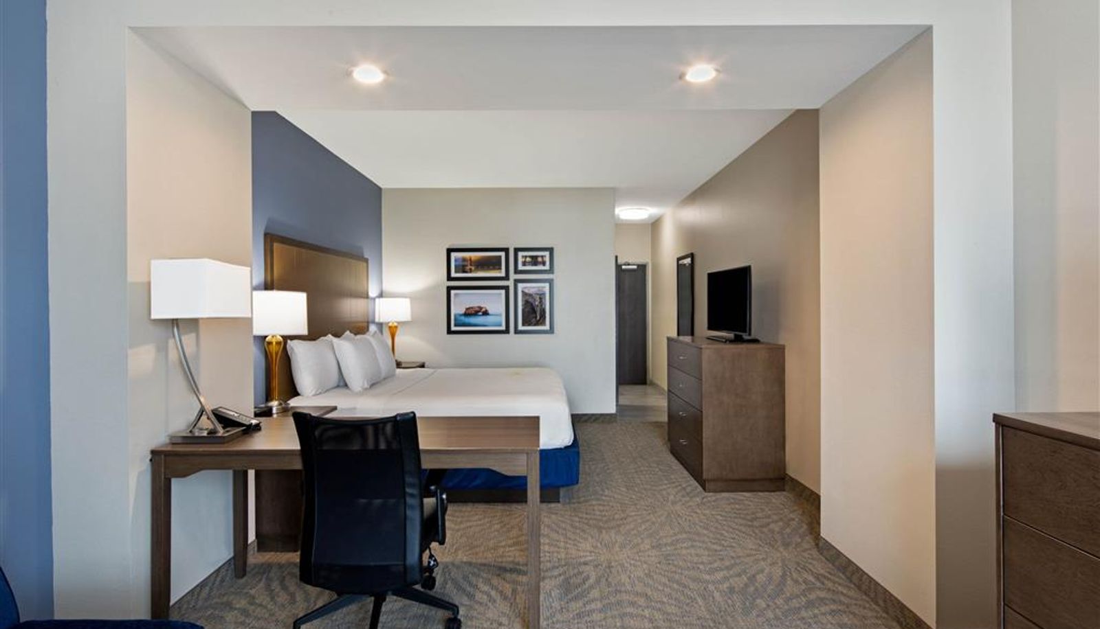 Camera - La Quinta Inn & Suites by Wyndham Morgan Hill-San Jose South