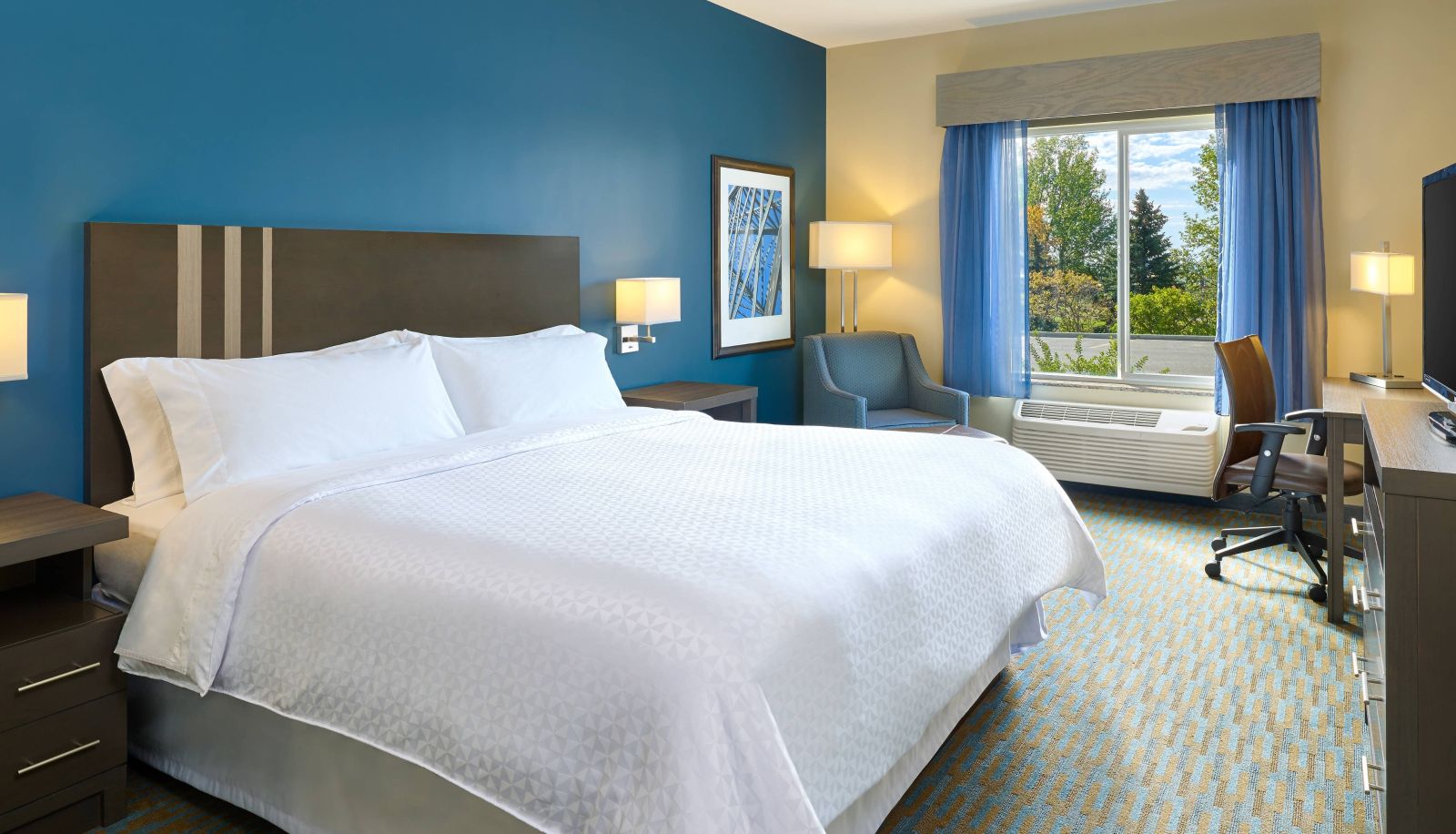 Room - Four Points by Sheraton Williston