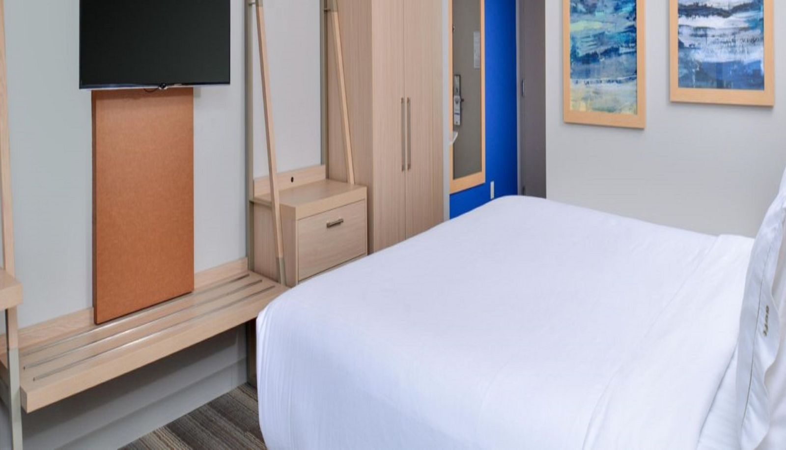 Room - Holiday Inn Express & Suites SOUTHGATE - DETROIT AREA by IHG